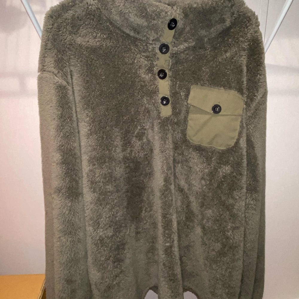 green pullover jacket